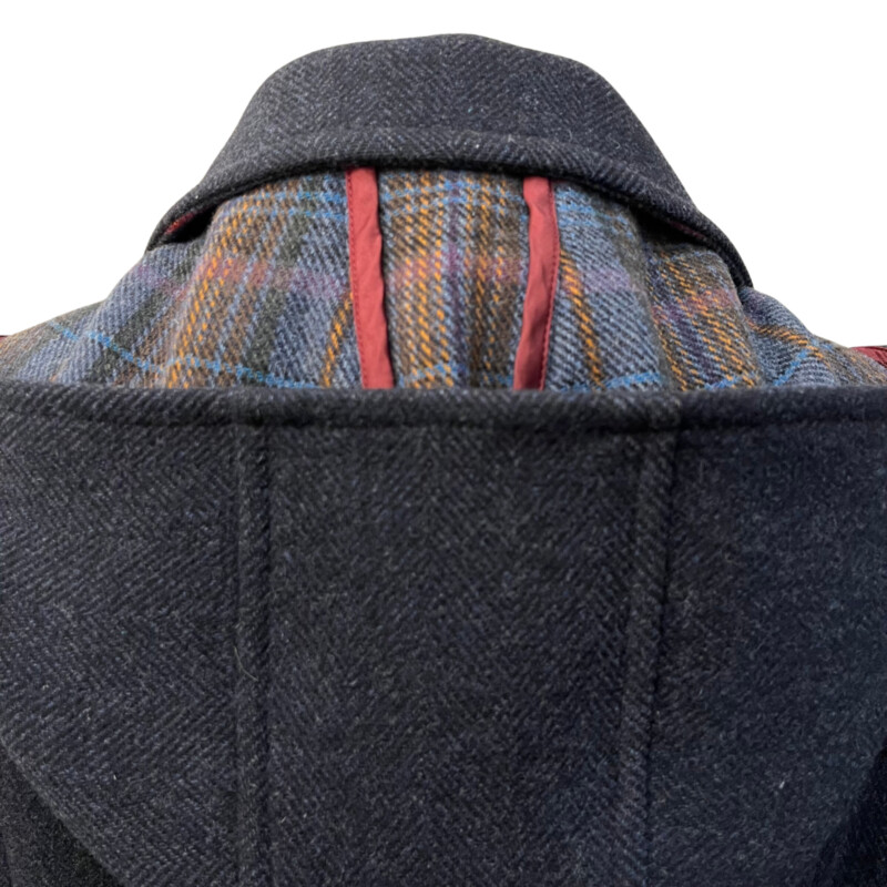 Faconnable Hooded Coat<br />
100% Wool<br />
Faux Horn Toggles<br />
Plaid Detail on Hood<br />
Color: Navy<br />
Size: XS